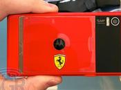 Motorola Milestone veste rosso Ferrari