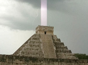 Piramide Maya: fascio luce invisibile, preludio Dicembre 2012 coincidenza?