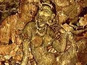 grotte Ajanta Maharashtra contengono dipinti sculture considerati pietre angolari dell'arte religiosa buddhista.