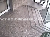 Come passare porta girevole (video)