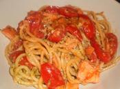 Spaghetti salmone affumicato, pomodorini pesto
