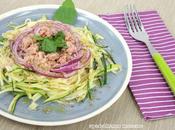 Insalata: nido zucchine cuore tonno cipolla rossa, profumato lime basilico