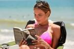 Nicole Minetti bikini rosa sulla spiaggia Malibu