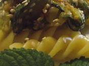 Pasta zucchine,menta semi sesamo