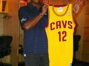 Basket, Nba: Cavs maglia gialla opening game