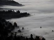 Nebbia villaggio Immagini Torre Pellice