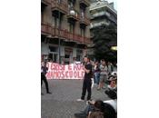 Torino: studenti strada disordini centro. “Contro crisi austerità riprendiamoci scuola città”.