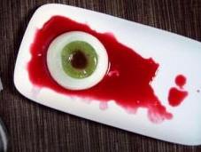 Ricette Halloween dolci particolari paurosi: occhio insanguinato