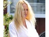 Medici estetici contro Pamela Anderson: “Hai rovinato generazione”