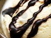 Coppa alla vaniglia salsa cioccolato banane