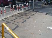 Fenomenologia dell'arredo urbano arlecchino. Venite vedere come sono parapedonali magico regno Sciattopoli, città peggior arredo mondo