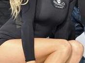 sexy Pamela Anderson contro caccia alle balene