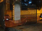 Passa tempo, situazione cambia: hanno ripristinato pollaio. cartello bambino gesu' ancora terra. nessuno muove culo?