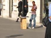 Piazza venezia ormai quarto mondo! grottesca mangiatoia della mafietta romana sotto occhi tutti