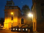 fontana illuminata bidoni della monnezza supercafonata roma, hanno messo addosso fontana! vergognano?