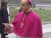 Monsignor Fisichella contestualizza pugni chiusi