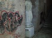 Ecco centro Roma l'altra sera. Però presidente Primo Municipio alla ricerca fondi pubblici restaurare murales Monti dedicato Totti...