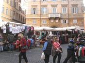 lanciamo sfida: trovateci un'altra città centro storico ridotto questo livello caos, degrado, illegalità, mafia. Trovatela siete capaci