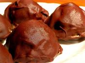Sfere mousse marroni ricoperte cioccolato fondente