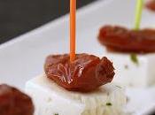 Piccoli bocconcini formaggio tenero alle erbette, pomodori ciliegino secchi sottolio sale alla liquirizia ricetta veloce gustoso appetizer
