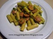 Tortiglioni piselli wurstel crema zafferano