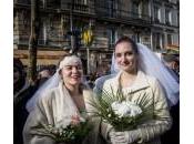 Francia, matrimoni gay”: migliaia sfilano Parigi