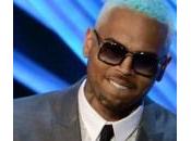 Chris Brown accusato aver preso pugni uomo