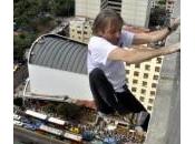Cuba, “Spiderman francese” scala l’Habana Libre Hotel