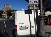 Ogni bancarella furgone abusivo. anche piedi dell'Ara Coeli, Campidoglio, Piazza Venezia