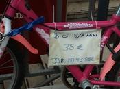 Quel "negozio bici" addosso alle ringhiere Piazza Fiume