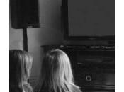 Bambini, guardare troppa televisione male: aumenta aggressività