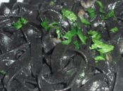 Tagliatelle nero seppia vongole, zucchine gamberi