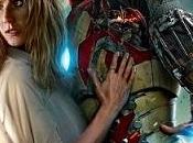 Tony Stark Pepper Potts abbracciati nuovo poster italiano Iron