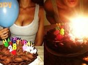Nicole Minetti festeggia compleanno sola seno mostra.