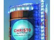 Germania, l’ex gasometro “impacchettato” dall’artista Christo (foto)