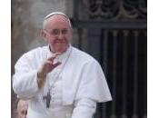 Papa Francesco, elogio alle donne: “Hanno ruolo fondamentale”