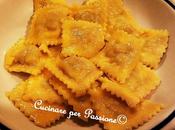 Finalmente Primavera erbe campo crescono rigogliose abbondanza…