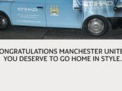 Manchester: giocatori dello United taxi sponsorizzato City