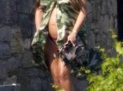 Kardashian mostra pancione Mykonos