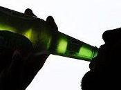 Alcol, marketing delle aziende minaccia giovanissimi