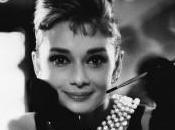 maggio: Audrey Hepburn sola