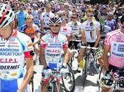 minuto silenzio alla partenza della quarta tappa Giro d’Italia commemorare Giulio Andreotti