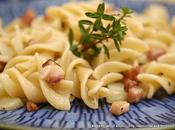 ricetta pasta semplice, veloce gustosa: Tortiglioni giganti topinambur, pancetta affumicata santoreggia