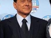 “Meglio guardare belle ragazze essere gay”, denunciato Silvio Berlusconi