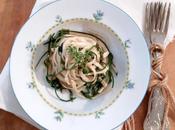 Trenette avvantaggiate bruscandoli talli d’aglio.
