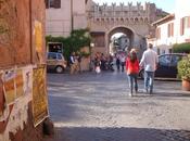 affissioni abusive trastevere: sono anni segnaliamo pics, porta settimiana continua essere insudiciato buzzurri attacchini