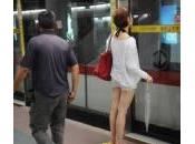 Cina, invito della polizia: “Volete evitare esser molestate? Allora indossate minigonne”