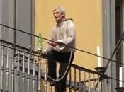 Fioraio fuoco nell’ufficio Sindaco getta balcone: morto ospedale