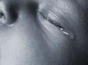 Milano Tenta affogare figlioletto sette mesi lavandino