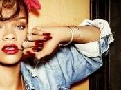 video Youtube Rihanna colpisce microfono